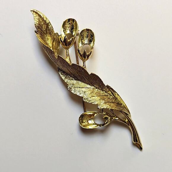 Vintage Sarah Coventry Textured Gold Tone Floral Fall Leaf Brooch - Picture 1 of 4